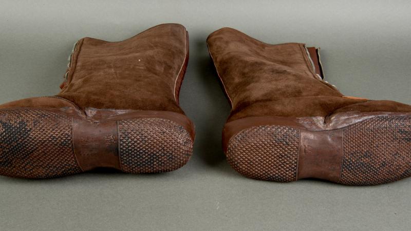  Ravizza helped to conserve famous aviator Charles Lindbergh’s insulated flying boots. In 1927, Lindbergh was the first to complete a solo flight across the Atlantic, flying nonstop from New York to Paris.