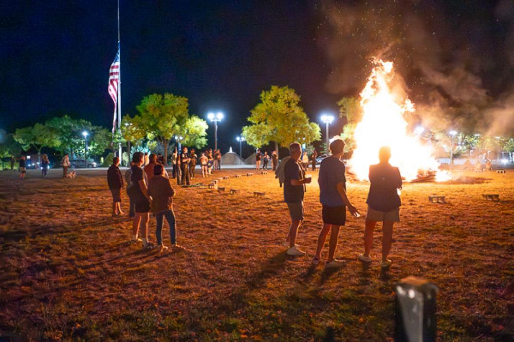  Bon fire