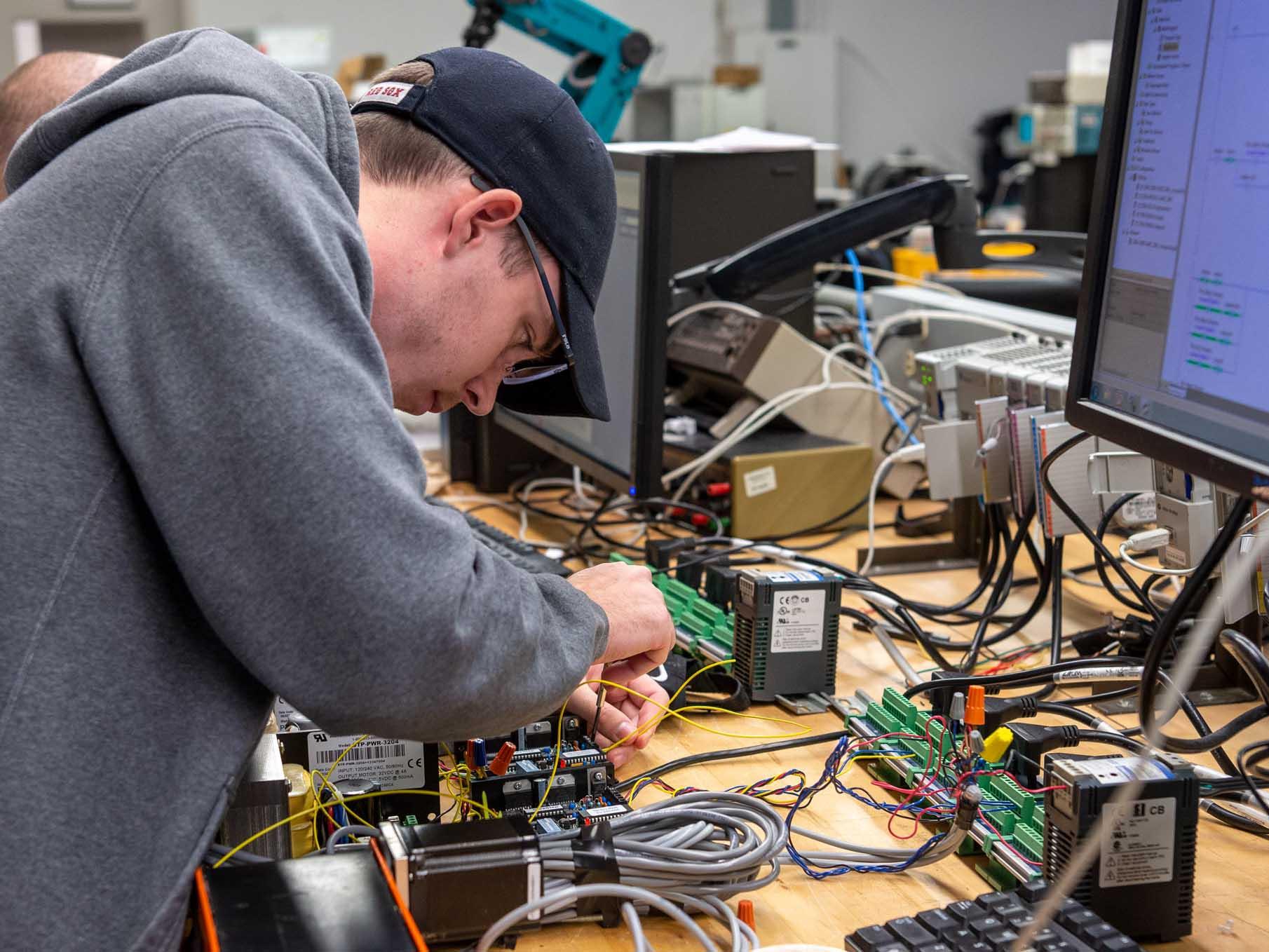 waterval betreuren vlam Electronics & Computer Engineering Technology: Electronics & Computer  Engineering Emphasis | Associate of Applied Science Degree (A.A.S.) |  Pennsylvania College of Technology