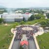 Aerial view of about 1,000 first-year students standing around the fountains in the college's main entrance.